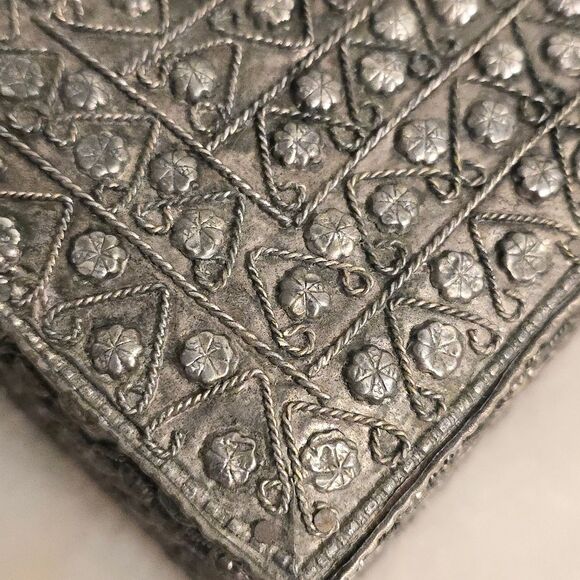 Vintage Pewter Embossed Trinket Box Handcrafted Antique Style - Picture 5 of 8